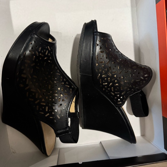 6 pairs of Guess shoes/heels/wedges some brand new never used size 6 and 7 - Picture 6 of 11